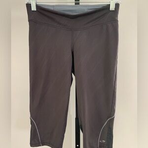 Sleek Gray Capri Leggings